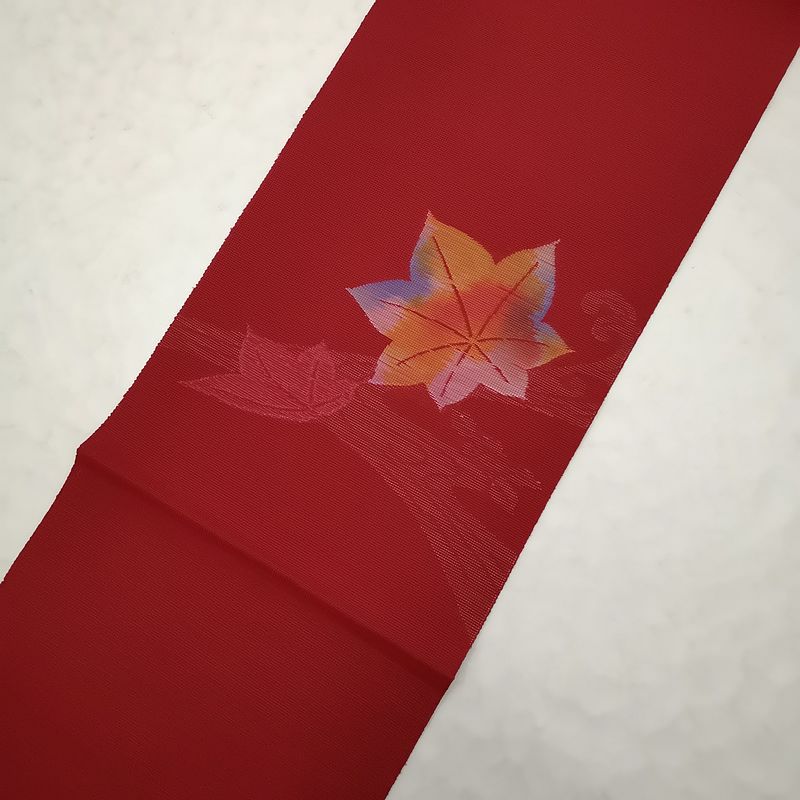 八寸名古屋帯 太鼓柄 松葉仕立て 化繊 良品  赤・朱地に木の葉・植物柄_画像4