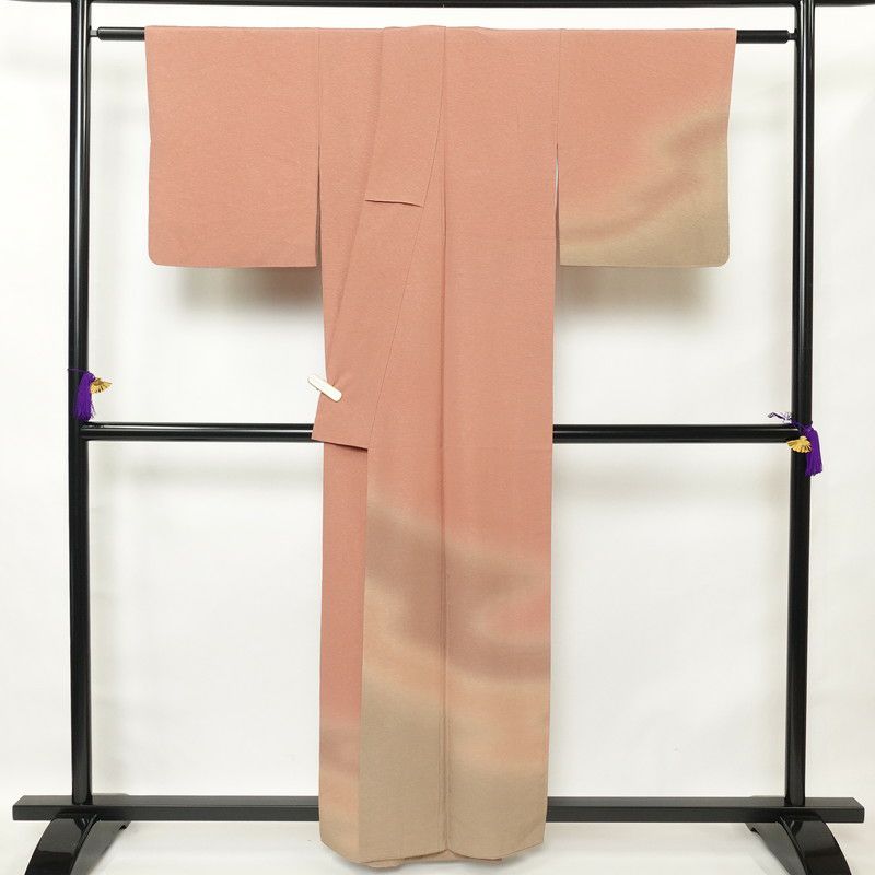 付け下げ 正絹 一つ紋付き 無地 袷仕立て ピンク_画像2