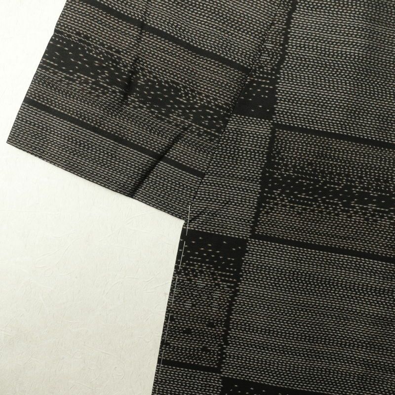 大島紬 良品 証紙なし しつけ糸付き 正絹 やまと謹製 幾何学柄・抽象柄 袷仕立て グレー_画像13