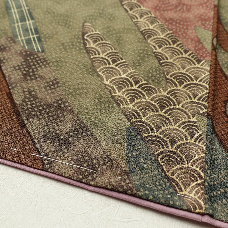 小紋 美品 しつけ糸付き 縮緬 正絹 古典柄 袷仕立て 多色使い_画像10