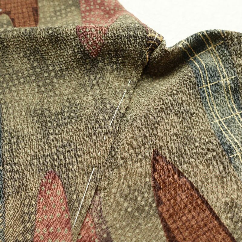 小紋 美品 しつけ糸付き 縮緬 正絹 古典柄 袷仕立て 多色使い_画像22