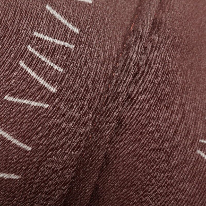 単衣 美品 縮緬 一部しつけ糸付き 総柄 ポリエステル 幾何学柄・抽象柄 単衣 小豆・エンジ_画像24