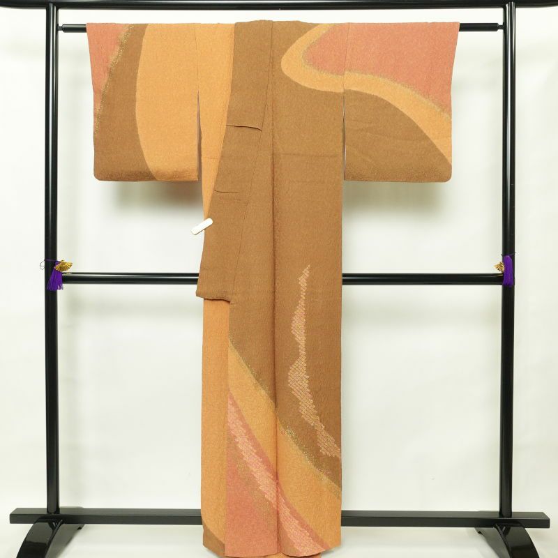 訪問着 美品 金彩 刺繍 ふくれ織 共八掛 正絹 幾何学柄・抽象柄 袷仕立て 茶_画像2