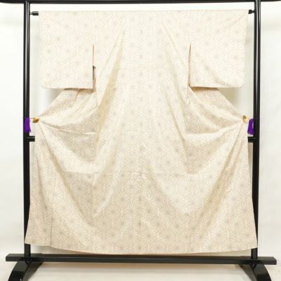 紬 正絹 花柄 袷仕立て クリーム サラッとした手触り 身丈154.5cm 裄丈64cm