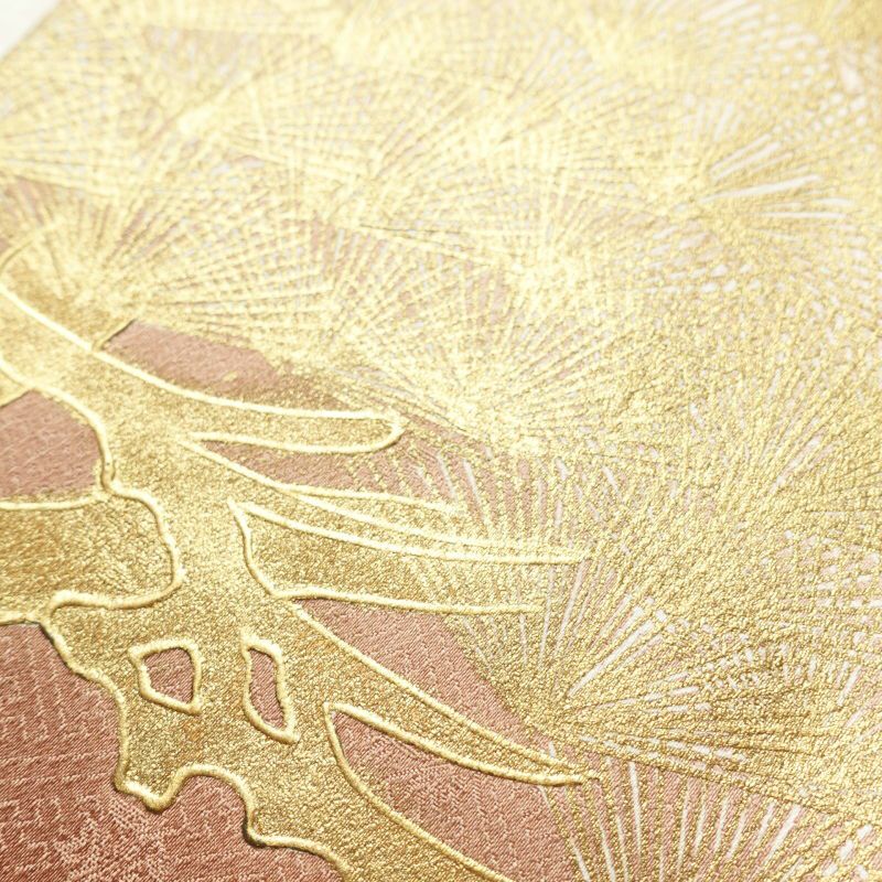 色留袖 良品 一つ紋付き しつけ糸付き 羽二重 金駒刺繍 箔 正絹 共八掛 古典柄 袷仕立て 小豆・エンジ_画像8