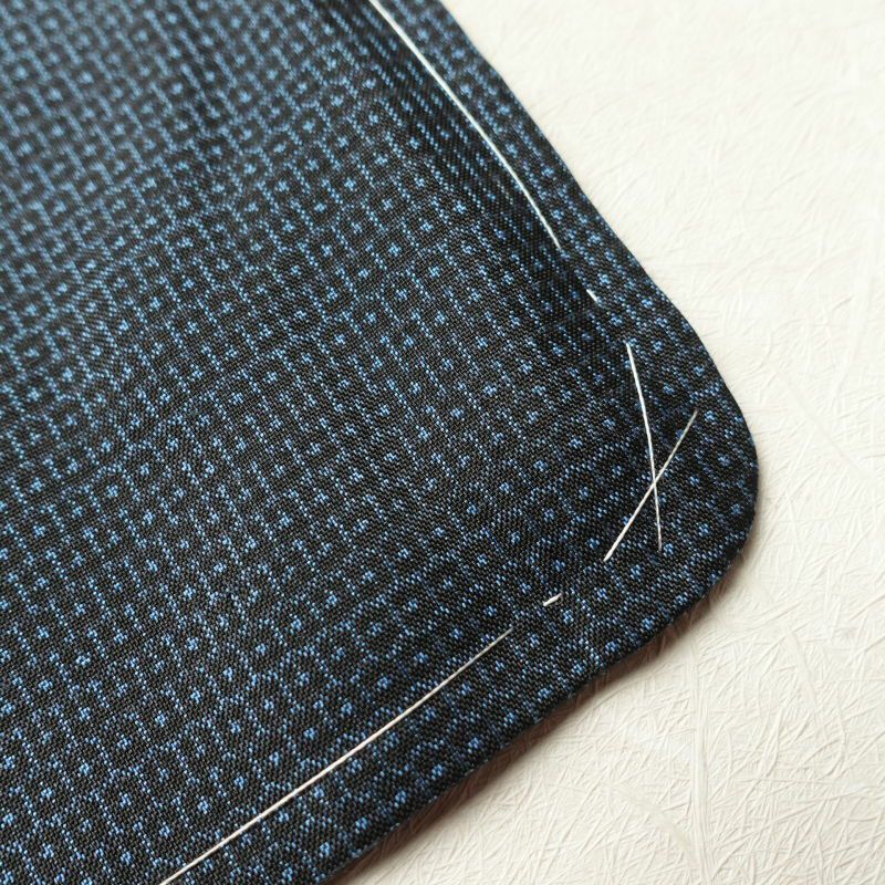 男性用 大島紬 着物 美品 証紙あり しつけ糸付き 正絹 亀甲柄 袷仕立て 青・紺_画像18