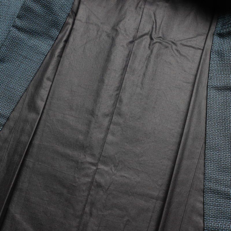 男性用 大島紬 着物 美品 証紙あり しつけ糸付き 正絹 亀甲柄 袷仕立て 青・紺_画像24