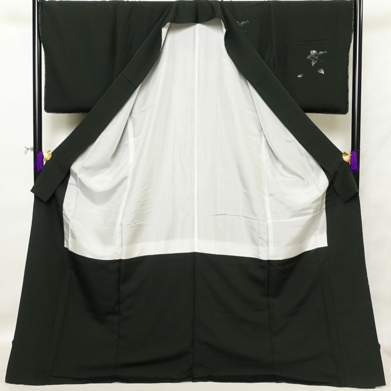 付け下げ 美品 しつけ糸付き 縮緬 共八掛 正絹 箔 金彩 花柄 袷仕立て 大きいサイズ 緑・うぐいす色_画像3