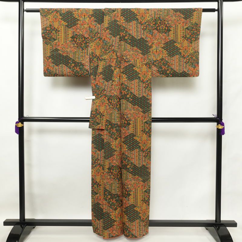 小紋 縮緬 正絹 幾何学柄・抽象柄 袷仕立て 緑・うぐいす色_画像2