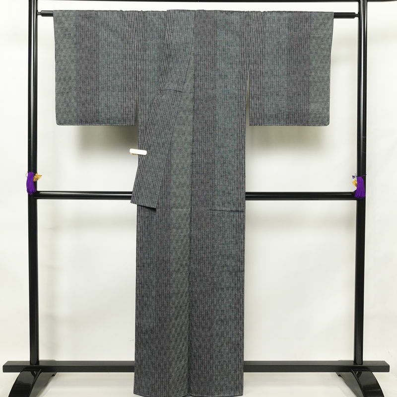 紬 美品 しつけ糸付き 正絹 紬着物 縞柄・線柄 身丈162.5cm 裄丈68cm 袷仕立て 青・紺_画像2