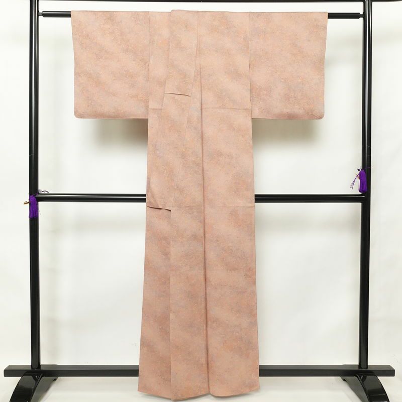 小紋 美品 矢崎ひとし 落款入り 正絹 身丈160cm 裄丈64.5cm 幾何学柄・抽象柄 着物 袷仕立て ピンク_画像2