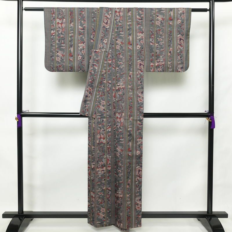 小紋 良品 紬生地 正絹 紬地 古典柄 身丈158cm 裄丈65cm 袷仕立て 緑・うぐいす色_画像2