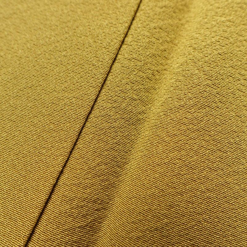 色無地 良品 一つ紋付き 縮緬 正絹 共八掛 身丈165cm 裄丈67cm 無地 袷仕立て 黄・黄土色_画像7