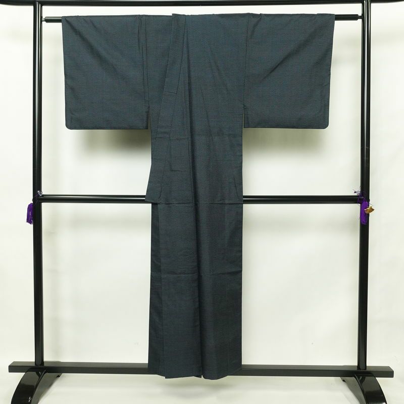男性用 着物 紬 良品 正絹 亀甲柄 袷仕立て 身丈152cm 裄丈72cm 青・紺_画像2