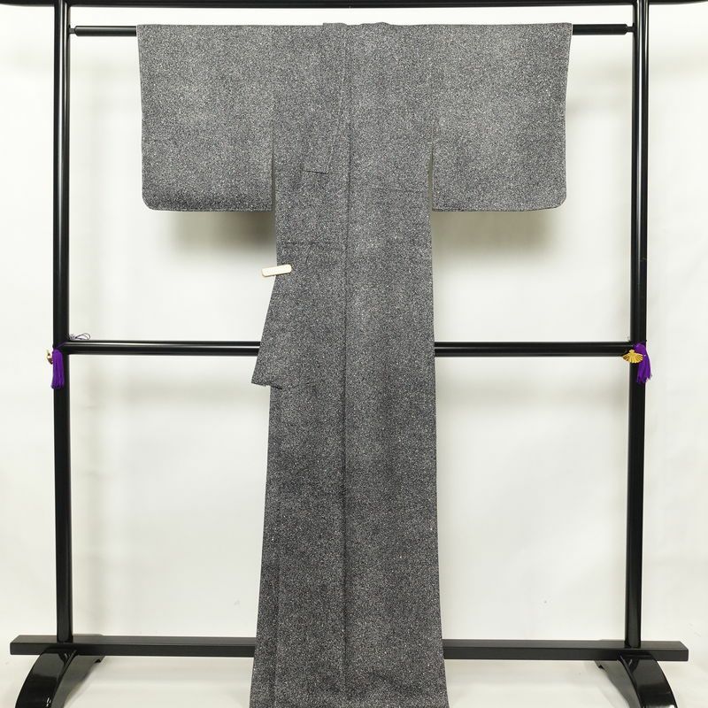 小紋 落款入り しつけ糸付き 縮緬 正絹 身丈167cm 裄丈63cm その他の柄 袷仕立て グレー_画像2