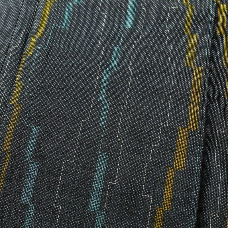 大島紬 良品 証紙あり しつけ糸付き 正絹 身丈154.5cm 裄丈63cm 縞柄・線柄 幾何学柄・抽象柄 袷仕立て 青・紺_画像6