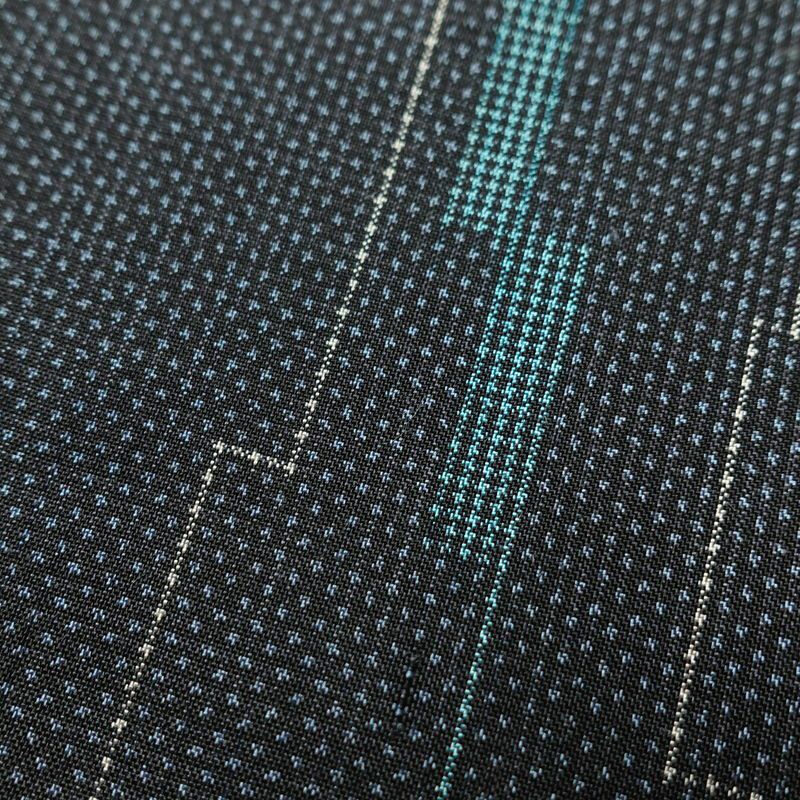 大島紬 良品 証紙あり しつけ糸付き 正絹 身丈154.5cm 裄丈63cm 縞柄・線柄 幾何学柄・抽象柄 袷仕立て 青・紺_画像7