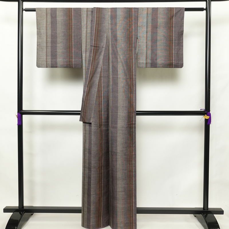 紬 良品 正絹 紬着物 縞柄・線柄 袷仕立て 身丈162cm 裄丈66cm 紫・藤色_画像2