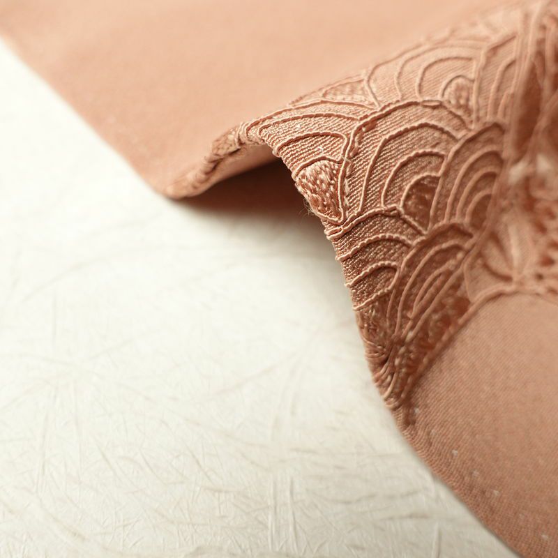 付け下げ 良品 スワトウ刺繍 しつけ糸付き 身丈152.5cm 裄丈63cm 縮緬 正絹 古典柄 袷仕立て ぼかし 小豆・エンジ_画像14