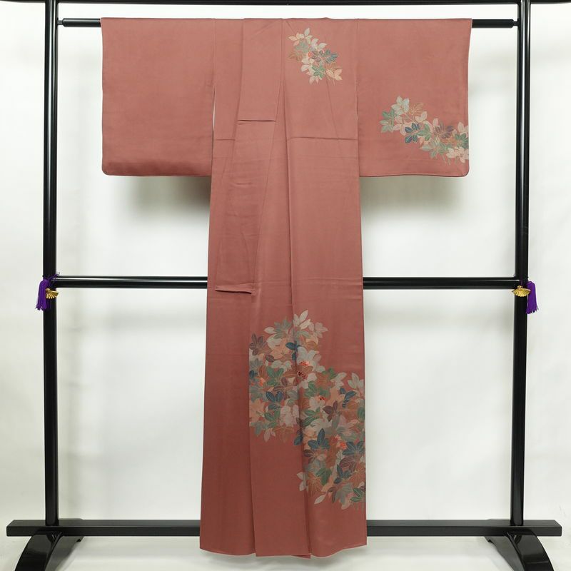 付け下げ 一つ紋付き 正絹 木の葉・植物柄 袷仕立て 身丈157cm 裄丈65cm 金彩 刺繍 小豆・エンジ_画像2