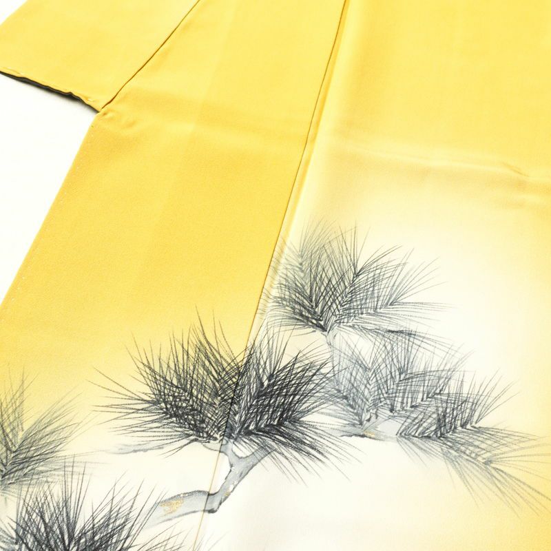 付け下げ 縮緬 一つ紋付き 正絹 木の葉・植物柄 袷仕立て 身丈156.5cm 裄丈67cm 松 箔 黄・黄土色_画像5