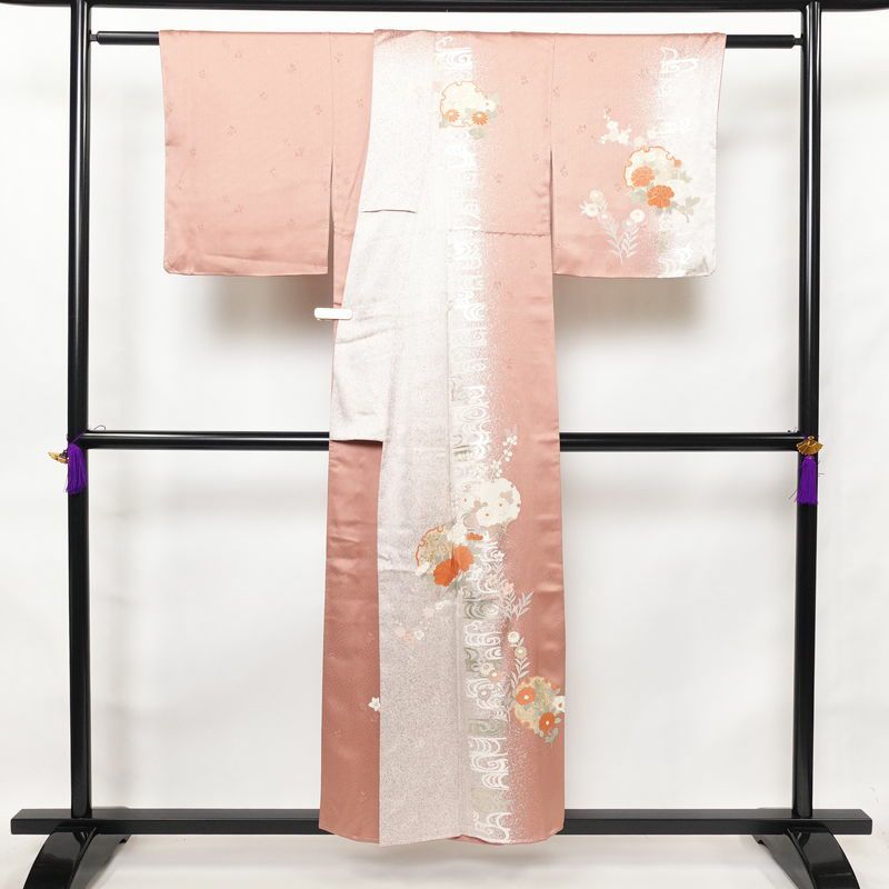 訪問着 良品 井藤正 しつけ糸付き 綸子 正絹 古典柄 袷仕立て 身丈153cm 裄丈65cm 金彩 箔 ピンク_画像2