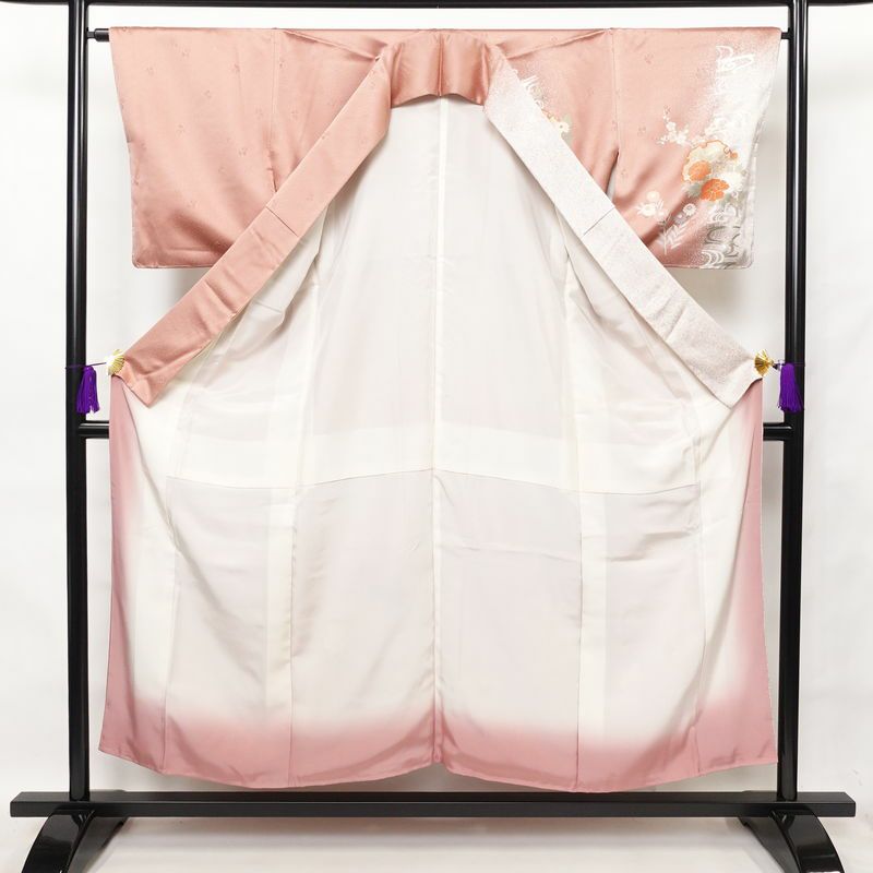 訪問着 良品 井藤正 しつけ糸付き 綸子 正絹 古典柄 袷仕立て 身丈153cm 裄丈65cm 金彩 箔 ピンク_画像3