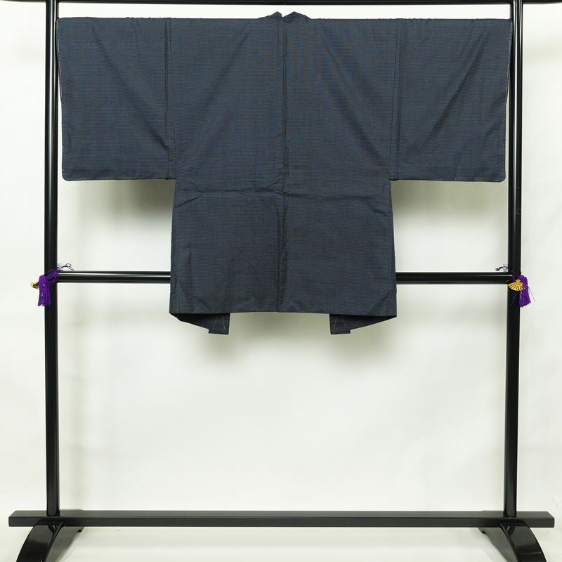 男性用 紬着物 アンサンブル セット品 しつけ糸つき 正絹 亀甲柄 袷仕立て 身丈142.5cm 裄丈69cm 青・紺_画像4