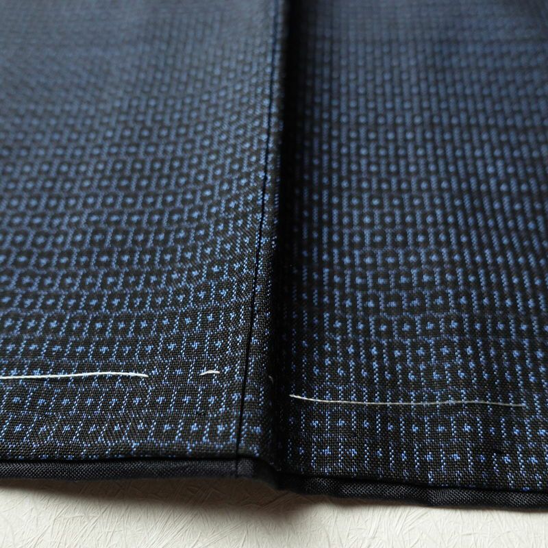 男性用 紬着物 アンサンブル セット品 しつけ糸つき 正絹 亀甲柄 袷仕立て 身丈142.5cm 裄丈69cm 青・紺_画像10