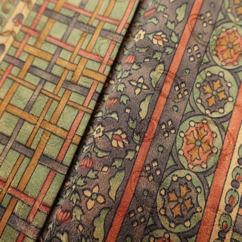 小紋 良品 しつけ糸付き 正絹 幾何学柄・抽象柄 袷仕立て 身丈159.5cm 裄丈63.5cm 着物 多色使い_画像6