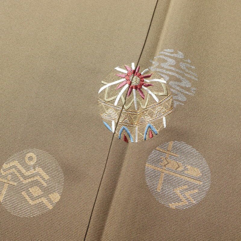 付け下げ 正絹 一つ紋付き 金彩 古典柄 袷仕立て 身丈159.5cm 裄丈65cm 刺繍 附下 着物 黄・黄土色_画像6