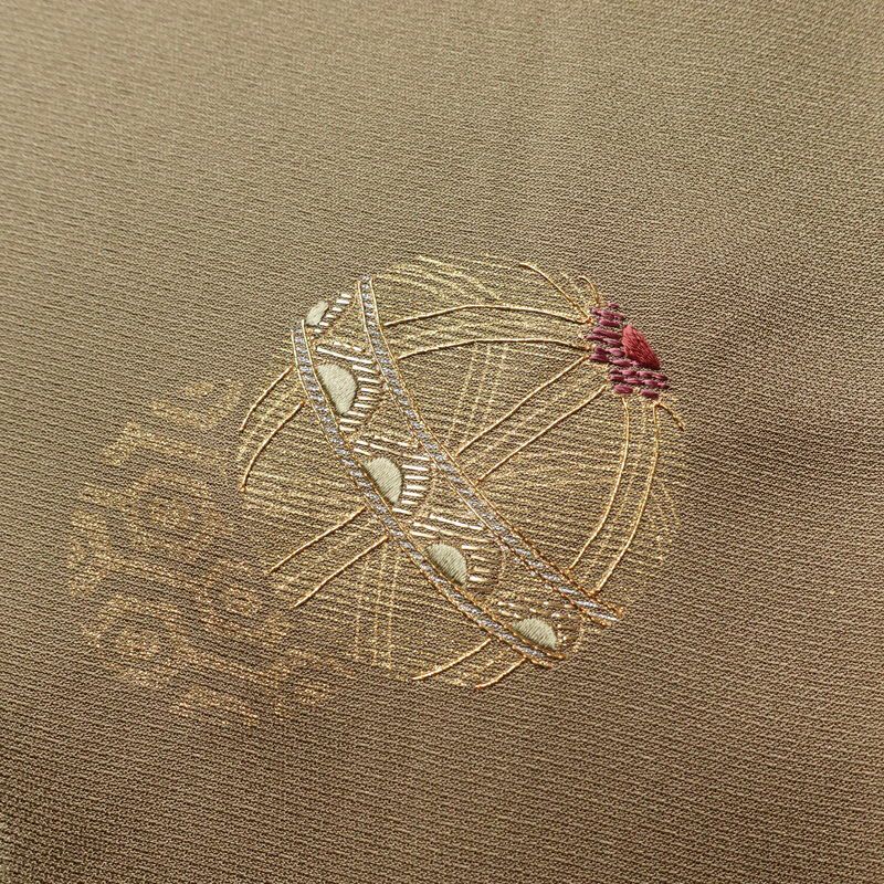 付け下げ 正絹 一つ紋付き 金彩 古典柄 袷仕立て 身丈159.5cm 裄丈65cm 刺繍 附下 着物 黄・黄土色_画像7