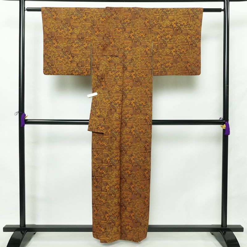 小紋 縮緬 正絹 幾何学柄・抽象柄 袷仕立て 身丈157.5cm 裄丈64cm 茶_画像2