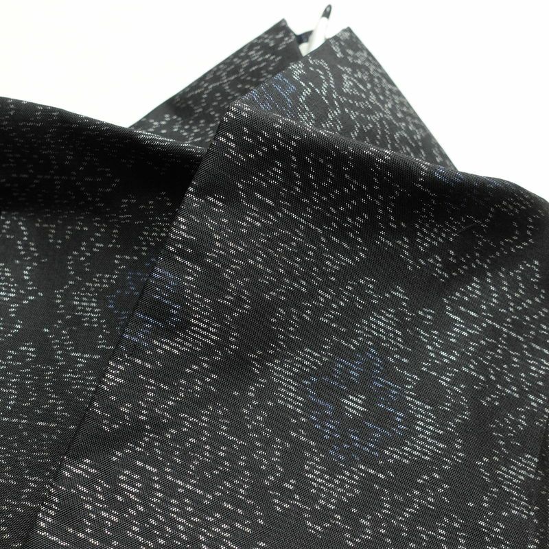 大島紬 良品 証紙あり しつけ糸付き 正絹 幾何学柄・抽象柄 袷仕立て 身丈161cm 裄丈63.5cm 黒_画像14
