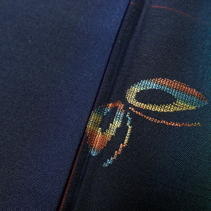 紬 美品 しつけ糸付き 正絹 蝶・昆虫柄 袷仕立て 身丈159cm 裄丈66.5cm 紬着物 青・紺_画像8