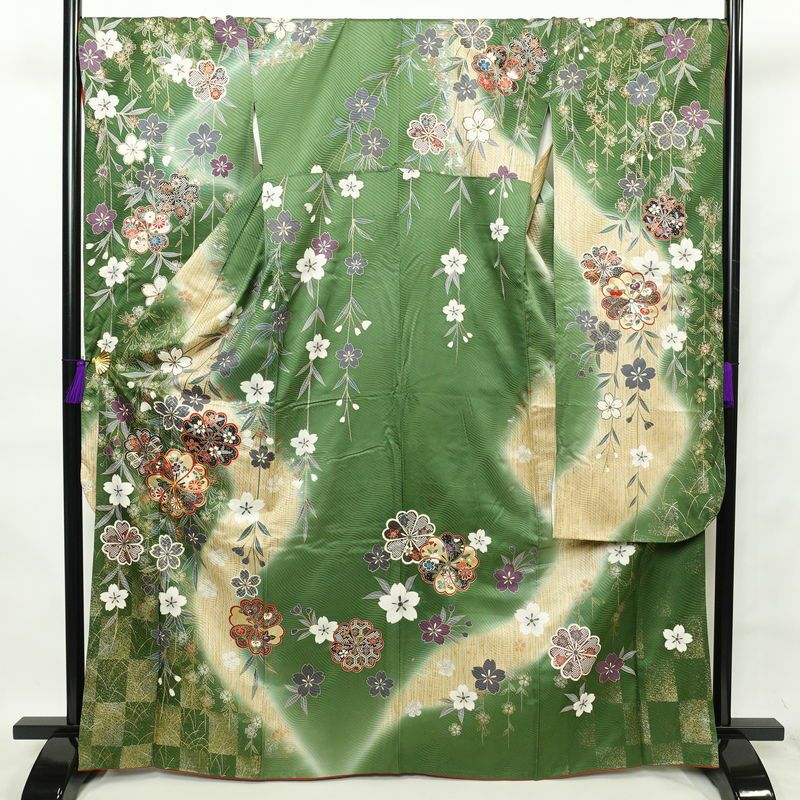 振袖 綸子 正絹 古典柄 金駒刺繍 袷仕立て 身丈167cm 裄丈70cm 金彩 桜 箔 成人式 着物 緑・うぐいす色 | LL(肩裄69以上)  古着着物、リサイクル着物、アンティーク着物の錦屋