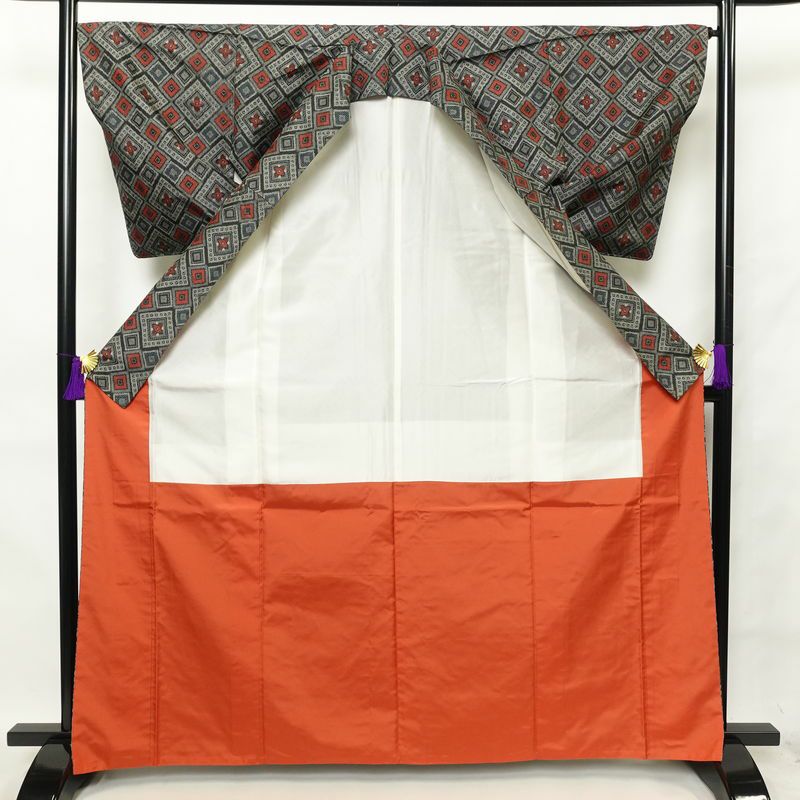 紬 正絹 幾何学柄・抽象柄 袷仕立て 身丈166cm 裄丈66.5cm 紬着物 グレー_画像3