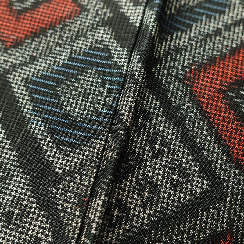 紬 正絹 幾何学柄・抽象柄 袷仕立て 身丈166cm 裄丈66.5cm 紬着物 グレー_画像8