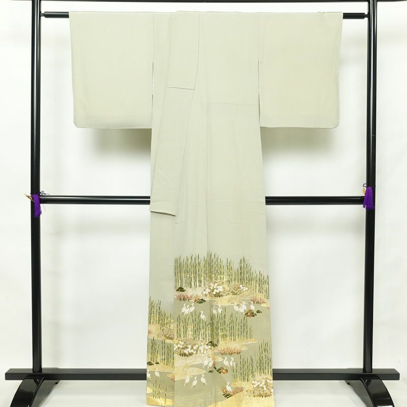 色留袖 松尾光琳 木賊鷺 落款入り 一つ紋付き 縮緬 正絹 古典柄 袷仕立て 身丈163.5cm 裄丈68.5cm 箔 刺繍 緑・うぐいす色_画像2