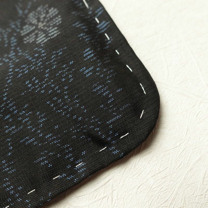 大島紬 証紙なし 正絹 木の葉・植物柄 袷仕立て 身丈151.5cm 裄丈63.5cm 黒_画像12