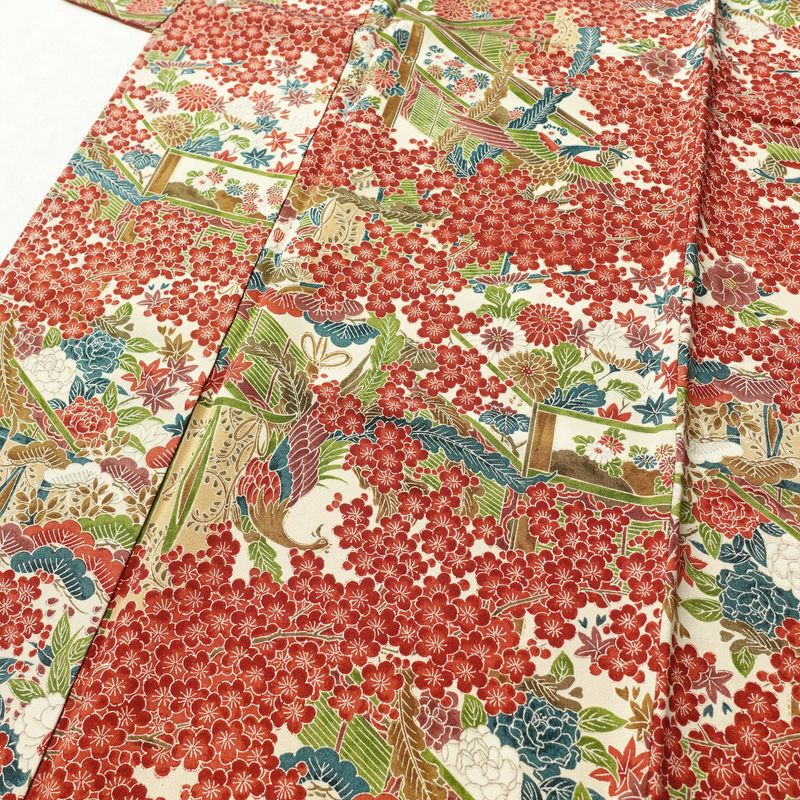 小紋 良品 しつけ糸付き 縮緬 総柄 正絹 古典柄 袷仕立て 身丈159.5cm 裄丈65cm 小紋着物 クリーム_画像5