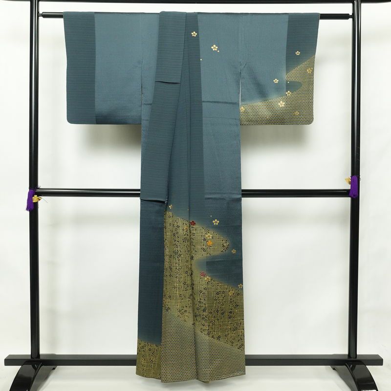 付け下げ 良品 正絹 花柄 袷仕立て 身丈158cm 裄丈66.5cm 箔 金彩 刺繍 附下 青・紺_画像2