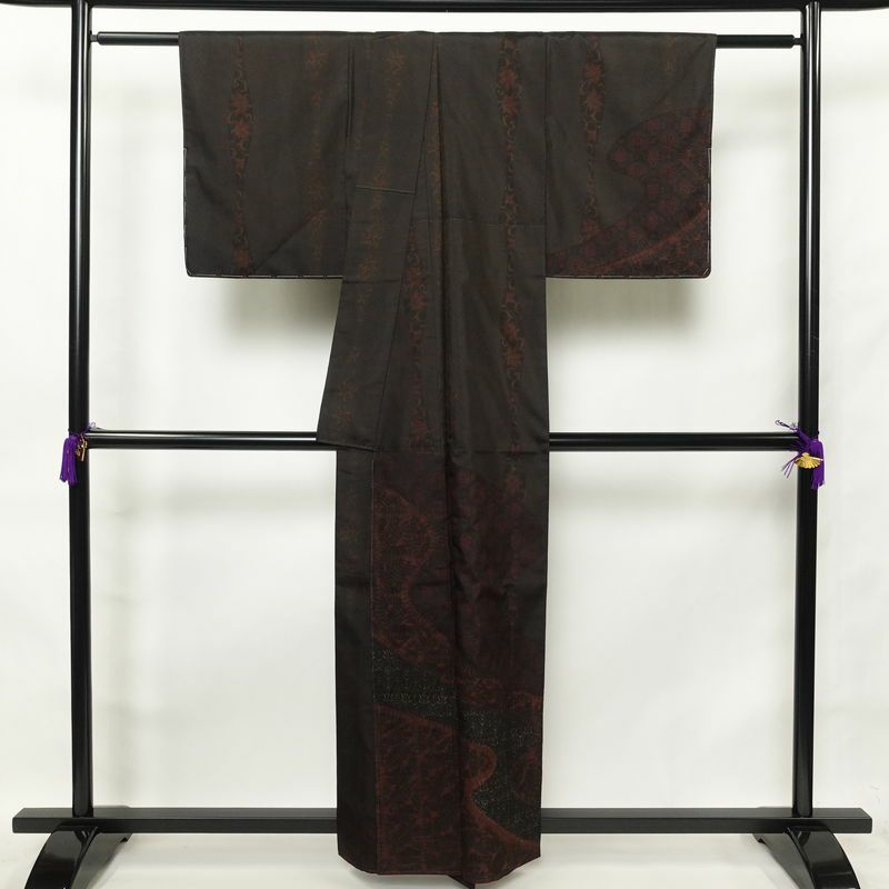 付け下げ 紬生地 良品 絞り 正絹 幾何学柄・抽象柄 袷仕立て 身丈158.5cm 裄丈63cm 着物 茶_画像2