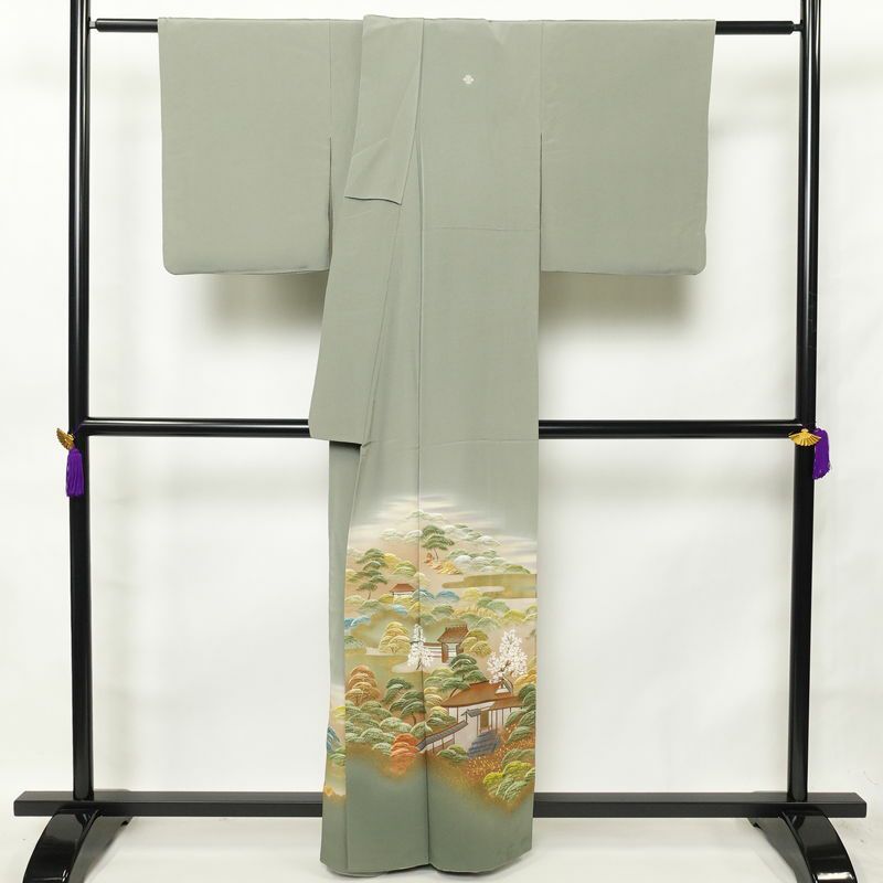 色留袖 良品 落款入り 五つ紋付き 縮緬 正絹 風景柄 袷仕立て 身丈159.5cm 裄丈65.5cm 箔 着物 緑・うぐいす色_画像2