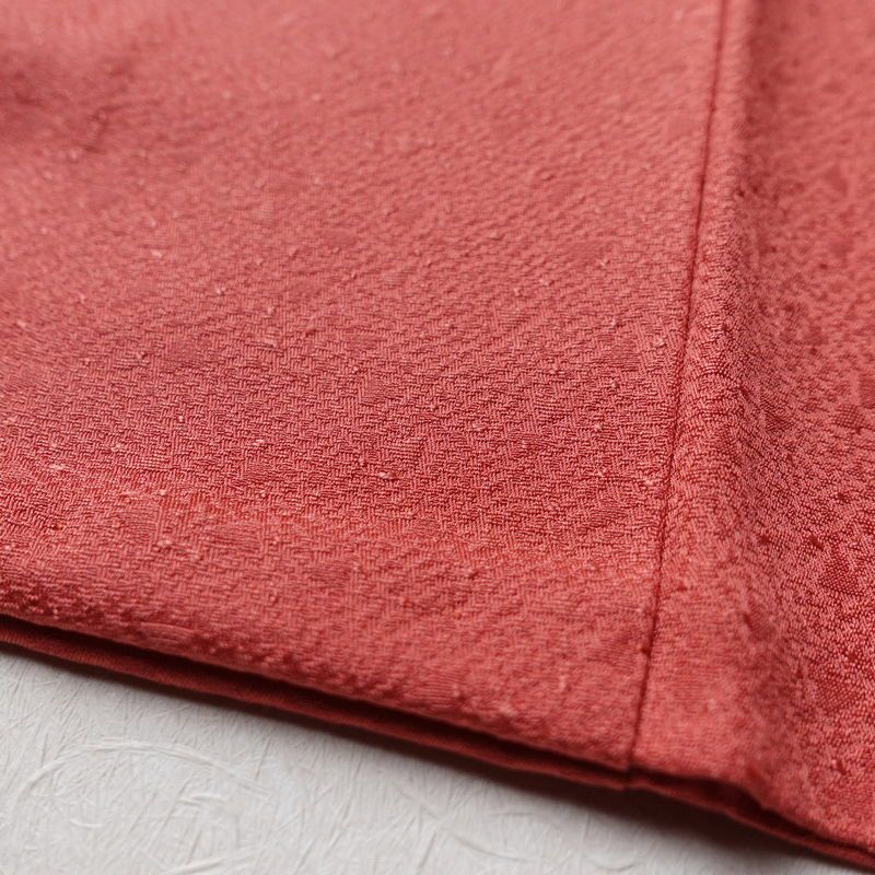 色無地 良品 一つ紋付き 正絹 無地 袷仕立て 身丈155cm 裄丈65.5cm 一部しつけ糸付き 着物 赤・朱_画像8