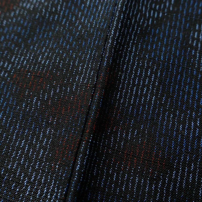 結城紬 良品 証紙あり しつけ糸付き 正絹 幾何学柄・抽象柄 袷仕立て 身丈169.5cm 裄丈65.5cm 紬 	着物 青・紺_画像7