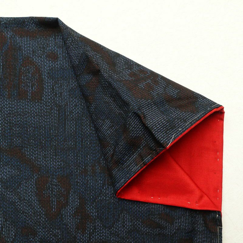 結城紬 良品 証紙あり しつけ糸付き 正絹 幾何学柄・抽象柄 袷仕立て 身丈169.5cm 裄丈65.5cm 紬 	着物 青・紺_画像11