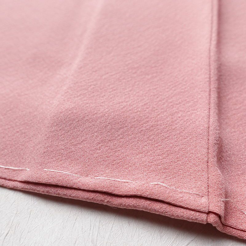 色無地 良品 しつけ糸付き 縮緬 一つ紋付き 正絹 無地 袷仕立て 身丈157.5cm 裄丈64.5cm 着物 ピンク_画像10