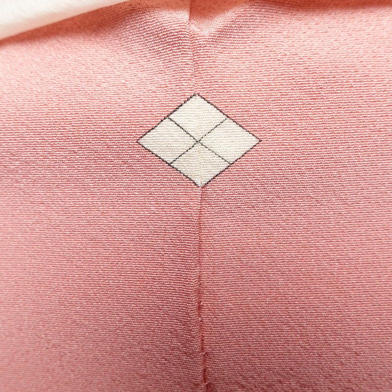 色無地 良品 しつけ糸付き 縮緬 一つ紋付き 正絹 無地 袷仕立て 身丈157.5cm 裄丈64.5cm 着物 ピンク_画像20