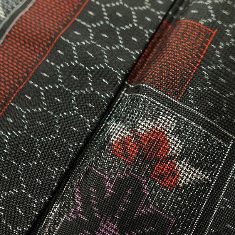 紬 良品 正絹 幾何学柄・抽象柄 袷仕立て 身丈156.5cm 裄丈63cm 一部しつけ糸付き 紬着物 黒_画像7